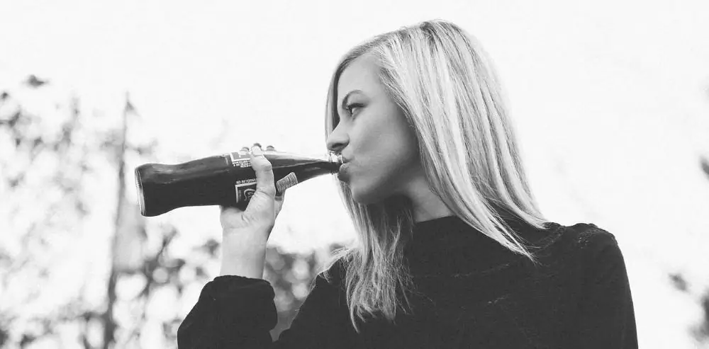 Wie du mit Cola deinen eingeschlafenen Stoffwechsel pushst