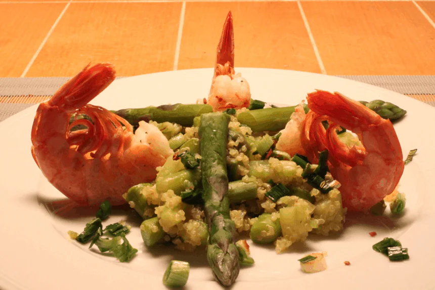 Riesengarnelen mit Gemüse und Quinoa, glutenfrei